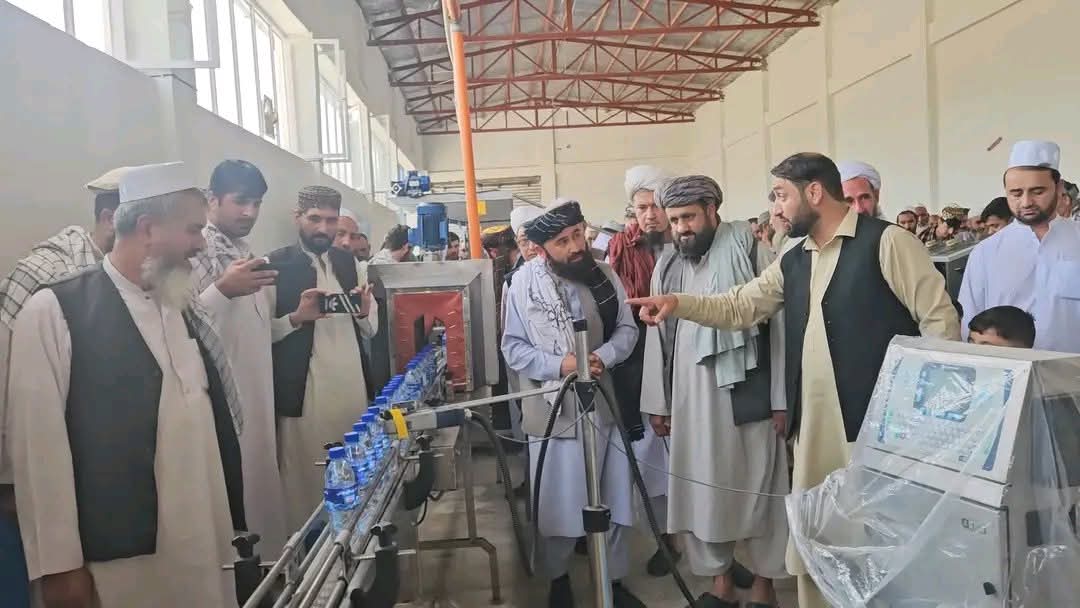 یک کارخانه تولید آب معدنی با سرمایهگذاری ۲۲ میلیون افغانی در کندز افتتاح شد