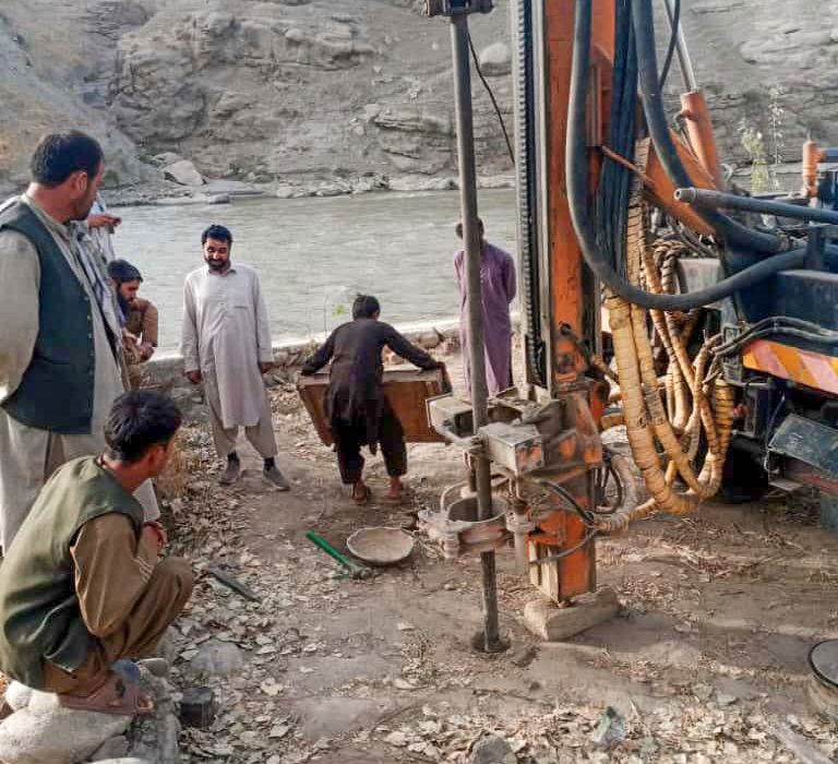 آغاز ساخت پل ۸۰ متری در بدخشان به ارزش ۶۰ میلیون افغانی توسط بخش خصوصی