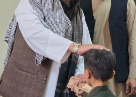 کمک نقدی برای ۷۷۰ کودک یتیم و بی‌سرپرست در ولایت بلخ توزیع شد