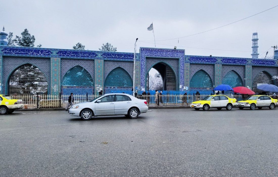 اخاذی طالبان در مزار شریف؛ رانندگان: طالبان با لباس مبدل ما را متوقف و پول نقد مطالبه میکنند