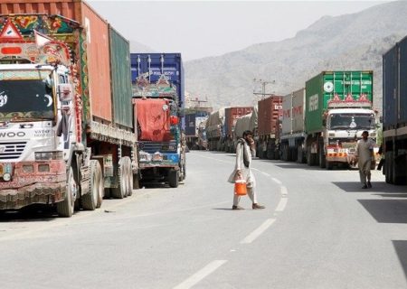 زیان ۷۰۰ میلیون افغانی به بازرگانان افغان در پی بسته‌ماندن گذرگاه‌های تجاری میان افغانستان و پاکستان