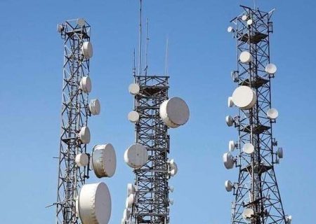 واشنگتن پست: هدف طالبان از قطع اینترنت، کنترل اطلاعات و محروم‌سازی دختران از آموزش آنلاین است   