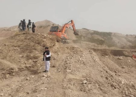 نظارت بر فعالیت شرکت‌های طلاکاری در مالچر ولسوالی رستاق تخار؛ شرکت‌های غیرقانونی متوقف شدند