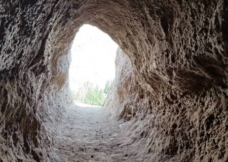 کشف مغاره‌ی تاریخی با قدمت بیش از ۵۰۰ سال در بدخشان   