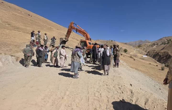 آغاز کار هموارسازی و جغلاندازی جاده دو کیلومتری در روستای آبیدره یفتل بدخشان
