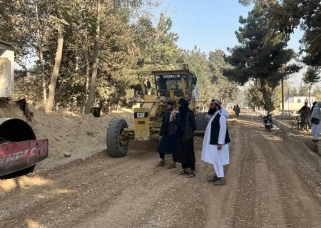 پیشرفت سریع در کار اعمار سرک کانکریتی در پلخمری مرکز ولایت بغلان؛ شهردار از جریان پروژه نظارت کرد   