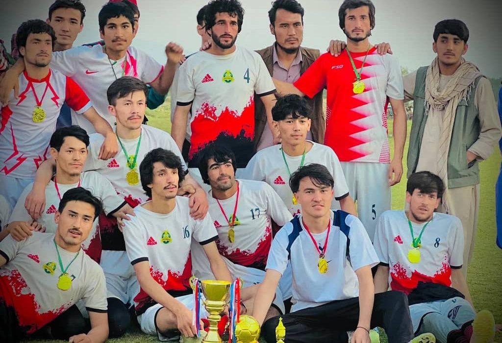 تیم استقلال نوآباد قهرمان رقابت‌های فوتبال علی‌آباد کندز شد   