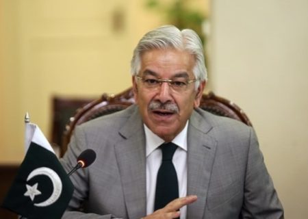 وزیر دفاع پاکستان: اگر مذاکرات شکست بخورد، پاکستان طالبان را به غارهای تورا بورا بازمی‌گرداند