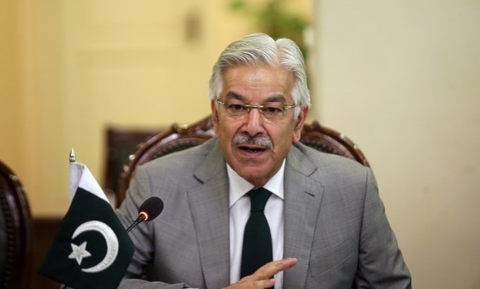 وزیر دفاع پاکستان: اگر مذاکرات شکست بخورد، پاکستان طالبان را به غارهای تورا بورا بازمیگرداند
