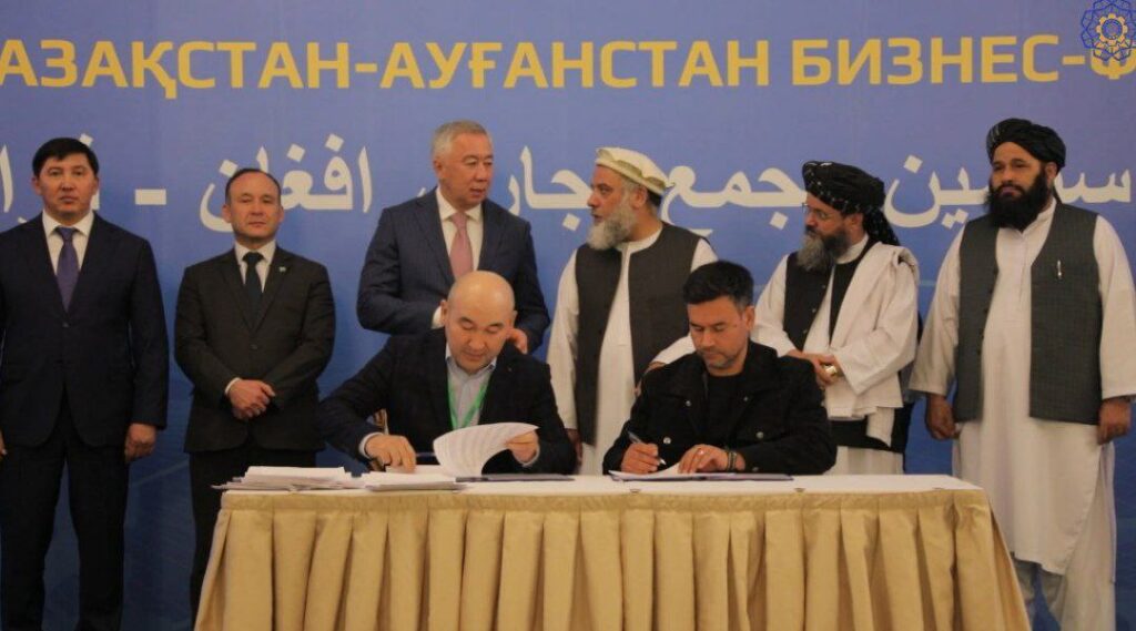امضای ۱۵ تفاهمنامه تجاری میان افغانستان و قزاقستان به ارزش بیش از ۳۶۰ میلیون دالر