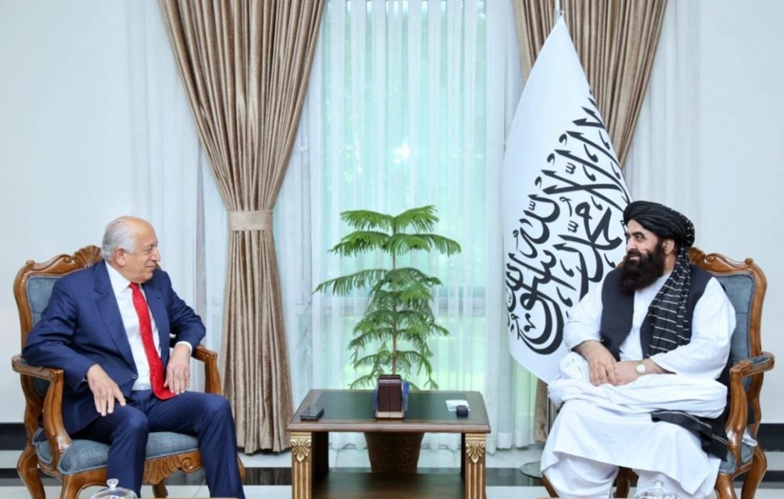 زلمی خلیلزاد در دیداری غیر رسمی با امیرخان متقی درباره روابط افغانستان و آمریکا گفتگو کرد