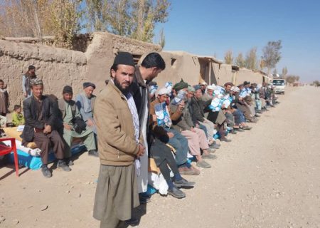 توزیع ۱۰۰ بسته تخم بذری اصلاح‌شده و کود کیمیاوی برای دهاقین اشکمش تخار؛ گامی برای افزایش حاصل‌دهی زمین‌های للمی