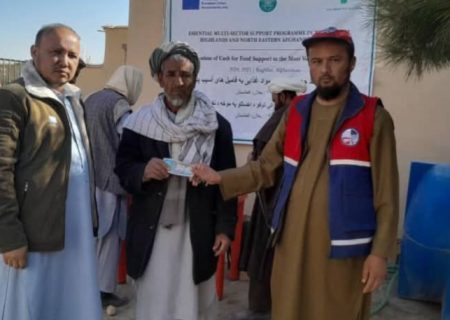 توزیع کمک نقدی به ۳۱۵ خانواده مستحق در ولایت بغلان