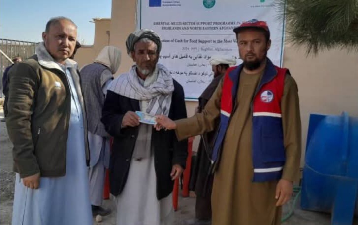 توزیع کمک نقدی به ۳۱۵ خانواده مستحق در ولایت بغلان