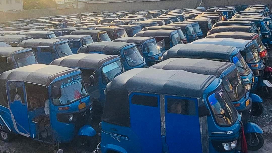 طالبان روند جمعآوری ریکشاها را در شهر فیضآباد آغاز کردند