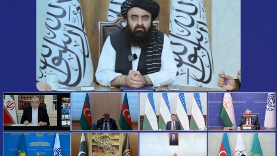 حضور امیرخان متقی در نشست وزیران خارجه اکو؛ تأکید طالبان بر گسترش همکاریهای منطقهای