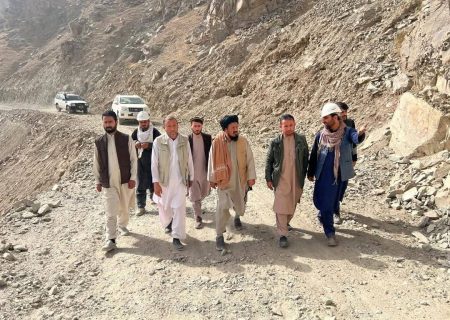 نظارت رئیس اقتصاد بدخشان از پروژه هموارکاری و عریض‌سازی سرک پل‌کُزر تا بازار اتفاق یفتل   