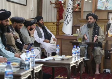 ملا عبدالغنی برادر در دیدار با والی سمنگان، بر سروی فوری مناطق زلزله‌زده و توزیع شفاف کمک‌ها تأکید کرد