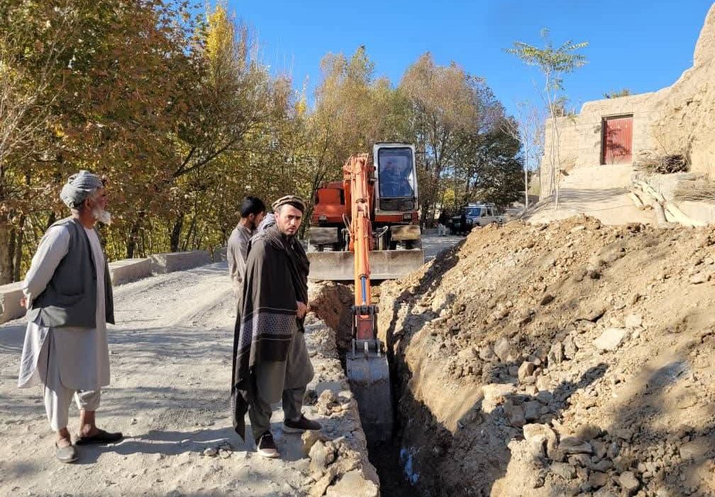 نظارت از پروژه بزرگ آبرسانی در ولسوالی کشم بدخشان؛ ۴۰ درصد کار تکمیل شد