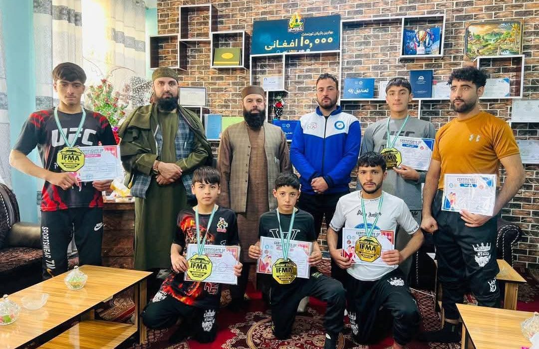 هفت ورزشکار موی تای کندز با کسب ۶ مدال طلا مقام نخست مسابقات بین‌ولایتی را به دست آوردند   