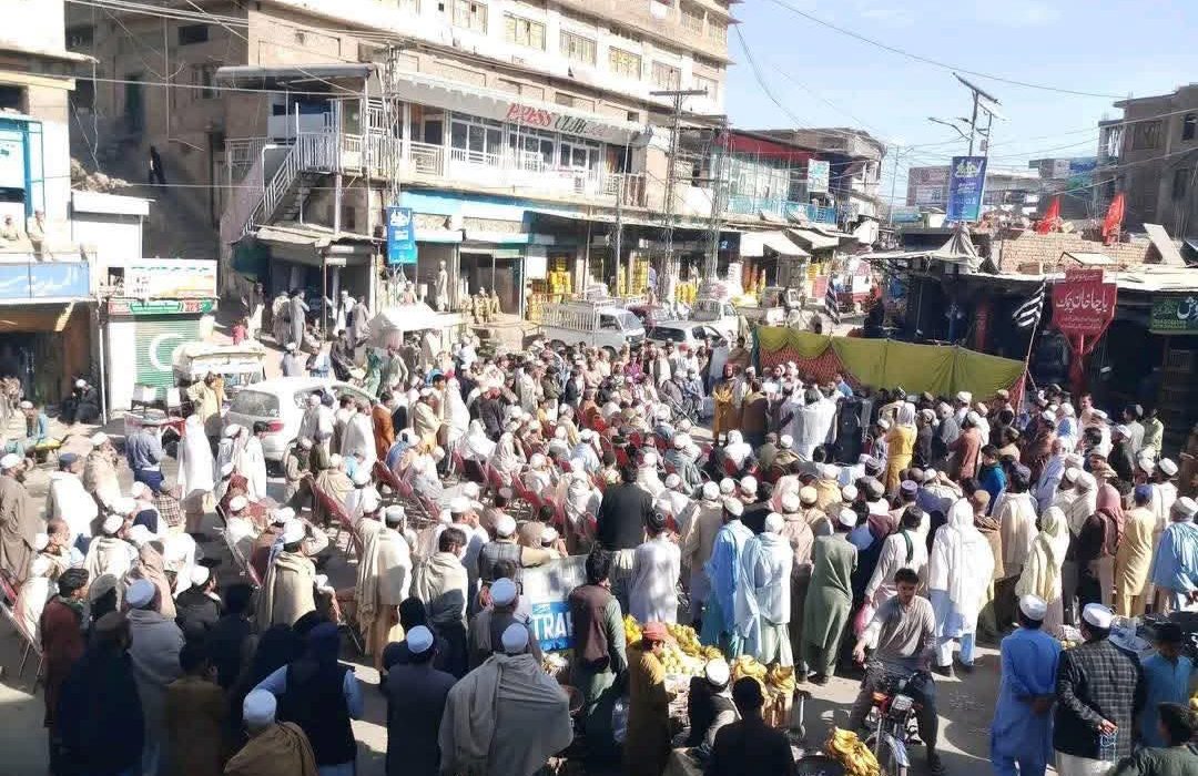 تظاهرات در لندی کوتل پاکستان؛ بازرگانان خواستار بازگشایی گذرگاه مرزی تورخم شدند