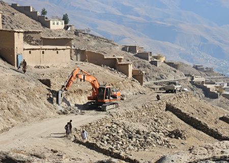 آغاز کار جغل‌اندازی جادۀ سه‌کیلومتری در فیض‌آباد بدخشان