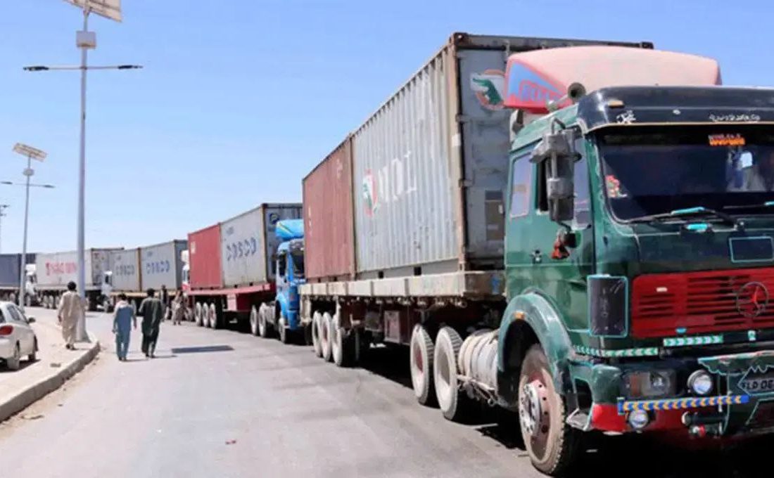 توقف بیش از هشتهزار کانتینر تاجران افغان در پاکستان؛ وزارت تجارت طالبان خواهان گفتوگو با اسلامآباد شد