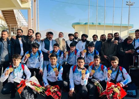 ورود قهرمانان فوتسال زیر ۱۷ سال افغانستان به کابل پس از کسب مدال طلای آسیا
