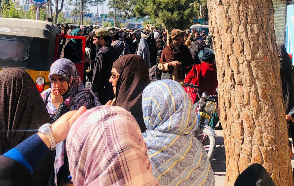 ادامه اجباریسازی پوشیدن چادری برای زنان در هرات؛ صدها زن از ورود به شفاخانهها منع شدند