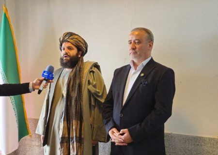 دیدار والی فراه و والی خراسان جنوبی ایران در مرز ماهیرود برای بررسی راه‌های تسهیل تبادلات تجاری   