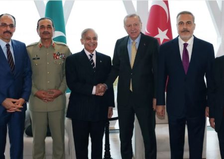 اردوغان و شهباز شریف در باکو دیدار کردند؛ اردوغان بر ضرورت حفظ آتش‌بس میان پاکستان و حکومت طالبان تأکید کرد