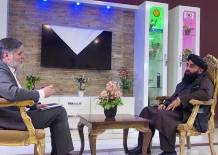 مصاحبه ذبیح‌الله مجاهد با صداوسیمای جمهوری اسلامی ایران؛ از ادعای پیشرفت تا مطالبه پاسخگویی؛ بررسی واقعیت عملکرد طالبان در چهار سال گذشته
