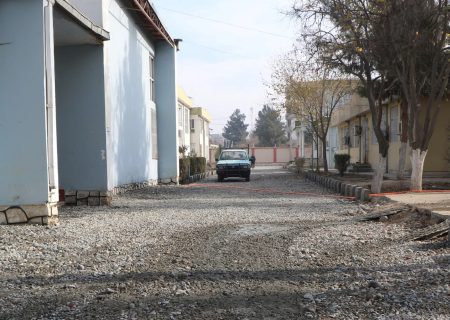 آغاز رسمی کار بتن‌ریزی سرک داخلی دانشگاه کندز با هزینه یک میلیون افغانی   