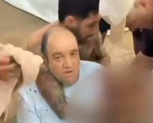 قهرمانی یک شهروند مسلمان در حمله به جشن یهودیان در سیدنی؛ احمد الاحمد جان دهها نفر را نجات داد
