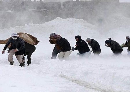 نجات بیش از ۲ هزار مهاجر غیرقانونی افغانستان در مرز ایران؛ گزارش‌ها از کشف ده‌ها جسد حکایت دارد