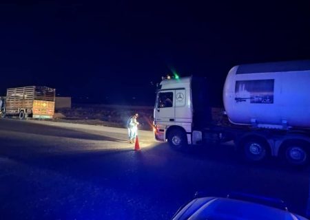 طالبان بازرسی موترهای حامل مهاجران اخراجی در تورخم را برای مقابله با قاچاق کالا آغاز کردند