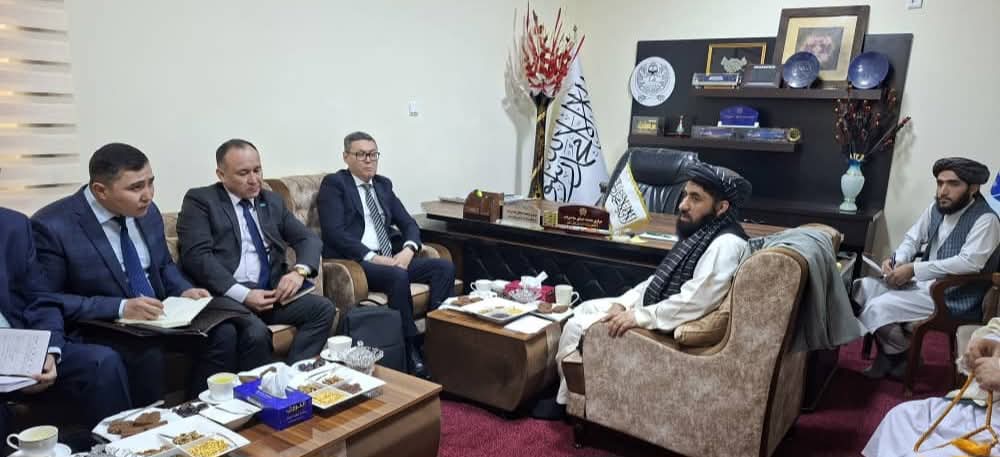 قزاقستان و طالبان دربارهٔ بازسازی خط آهن تورغندی–هرات گفتوگو کردند