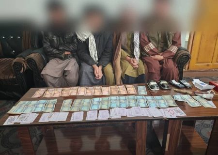 چهار تن به اتهام قمار و یک نفر به اتهام سرقت پول نقد، توسط پولیس تخار بازداشت شدند   