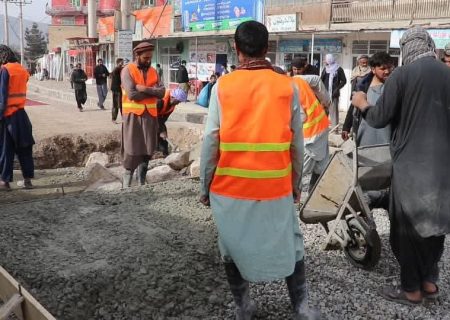 کار کانکریت‌ریزی یک سرک ۵۰۰ متری در پلخمری ولایت بغلان با هزینه بیش از ۴ میلیون افغانی آغاز گردید