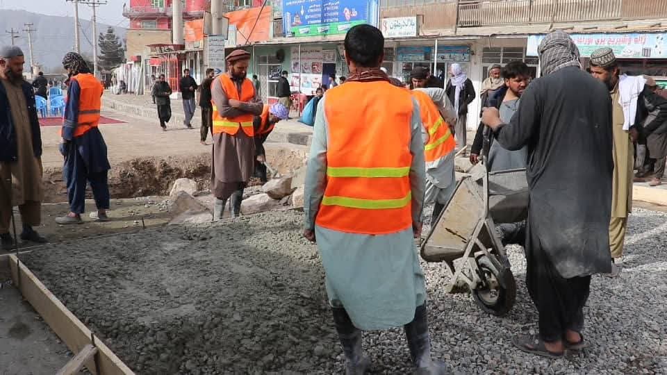 کار کانکریتریزی یک سرک ۵۰۰ متری در پلخمری ولایت بغلان با هزینه بیش از ۴ میلیون افغانی آغاز گردید