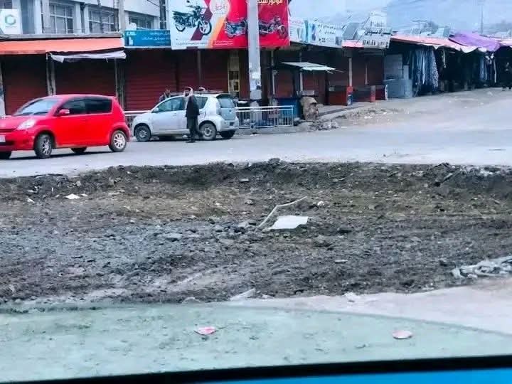 فیضآباد بهسوی توسعه؛ افتتاح سرک معیاری و آغاز ساخت چهارراهی استقلال