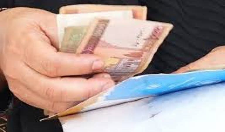توزیع مساعدت نقدی برای ۵۶ خانوادهٔ عودتکننده در ولایت بغلان