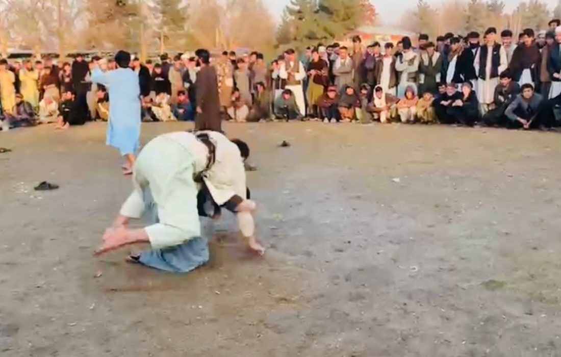 برگزاری رقابتهای کشتی محلی کورش با شرکت ۴۰ ورزشکار در شهر تالقان تخار