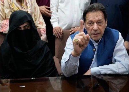در حکمی تاریخی عمران‌خان و همسرش به ۱۷ سال زندان و پرداخت ۱۶۴ میلیون روپیه جریمه نقدی محکوم شدند