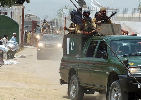 حمله مرگ‌بار بر موتر پولیس در خیبرپختونخوا؛ دست‌کم پنج نفر کشته شدند