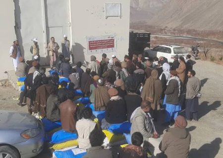 ۲۵ تُن تخم بذری اصلاح‌شده گندم و کود کیمیاوی برای ۵۰۰ دهقان در ولسوالی ورسج تخار توزیع شد