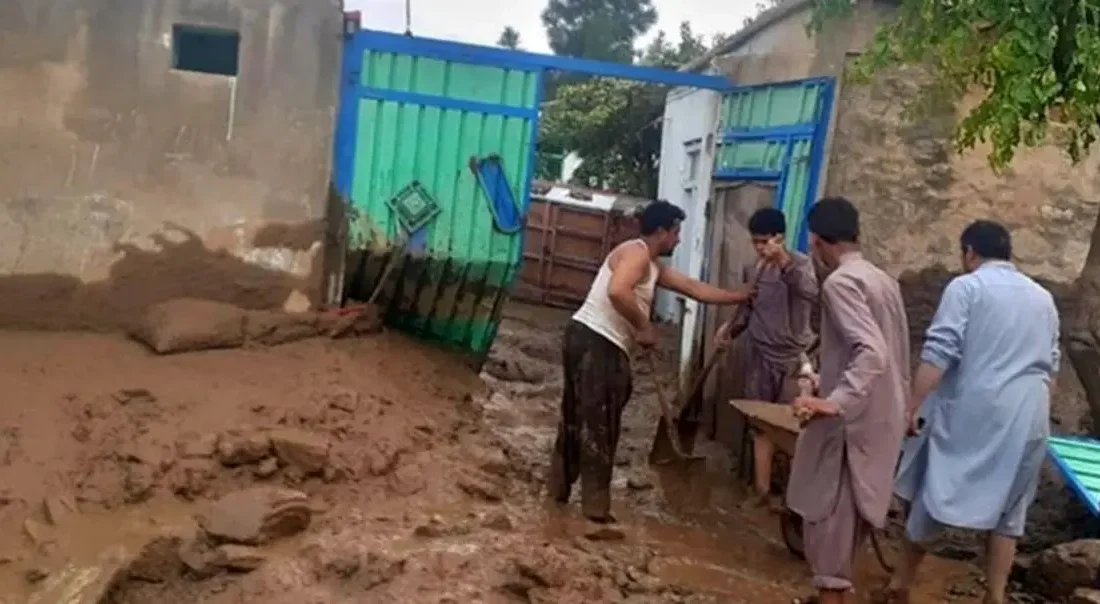 در پی باران‌های شدید و سیلاب در افغانستان ۱۲ تن کشته و صدها خانواده آسیب‌ دیده‌اند