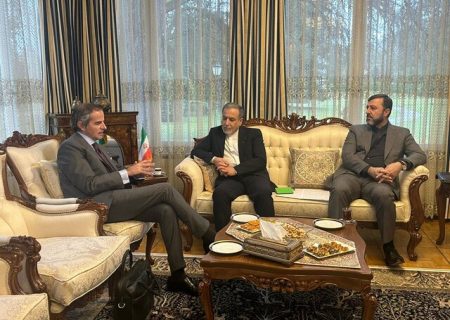 رافائل گروسی از دیدار با عراقچی پیش از مذاکرات ایران و امریکا خبر داد