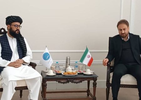 رایزنی سرقونسل طالبان در مشهد با مدیرکل اداره اتباع خراسان رضوی برای تسهیل روند تثبیت هویت مهاجرین