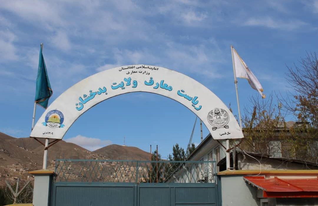 سنگ تهداب دیوارهای احاطه دو مکتب در ولسوالی ارگو بدخشان با هزینه شخصی مردم گذاشته شد